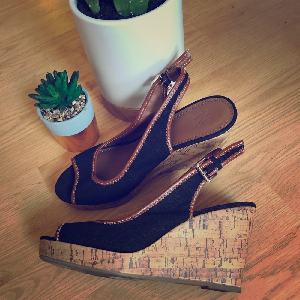 New York & Company Black Wedges 👠🖤✨